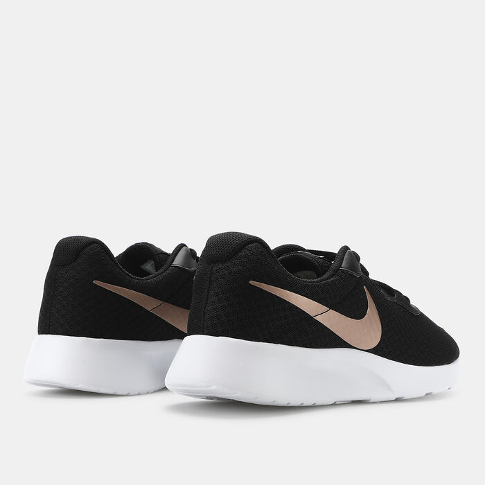 Nike Women's Tanjun Shoe Black image number 2
