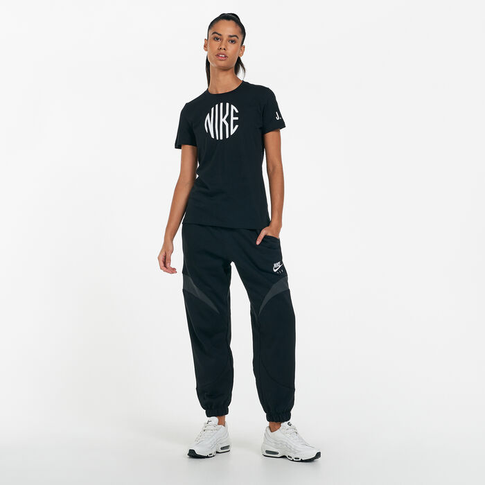 Nike Women's Sportswear T-Shirt Black Nike Women's Sportswear T-Shirt Black image number 2