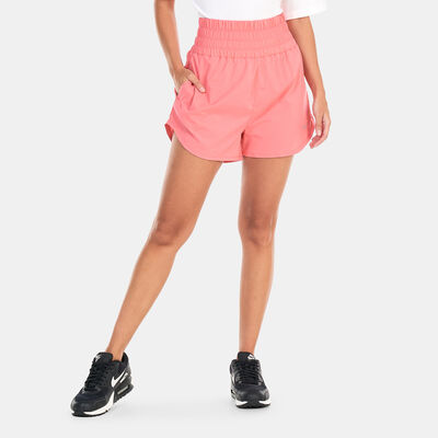 Nike Women's Dri-FIT One Ultra High-Waisted Shorts Peach