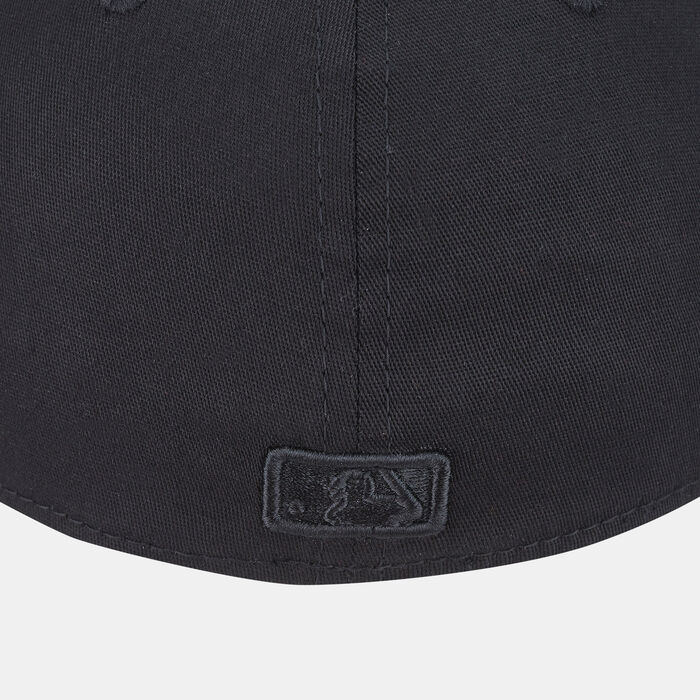 New Era Men's MLB League Essential 39thirty Boston Red Cap Black New Era Men's MLB League Essential 39thirty Boston Red Cap Black image number 1