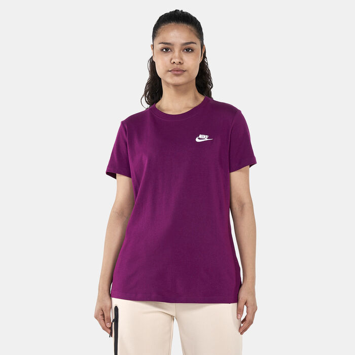 Nike Women's Sportswear Club T-Shirt Red Nike Women's Sportswear Club T-Shirt Red image number 0