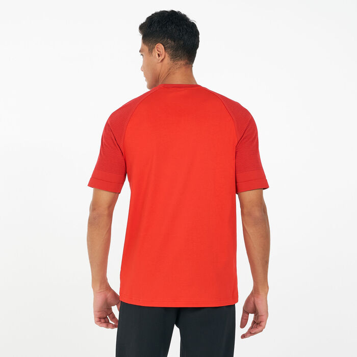 adidas Men's Sportswear Z.N.E Aeroknit T-Shirt Red adidas Men's Sportswear Z.N.E Aeroknit T-Shirt Red image number 1
