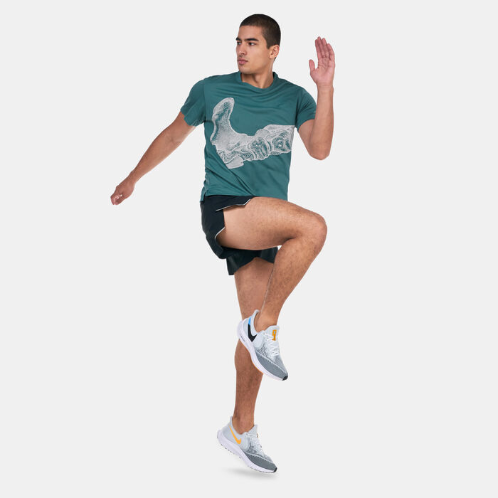 Nike Men's Dri-FIT UV Run Division Miller T-Shirt Green Nike Men's Dri-FIT UV Run Division Miller T-Shirt Green image number 5