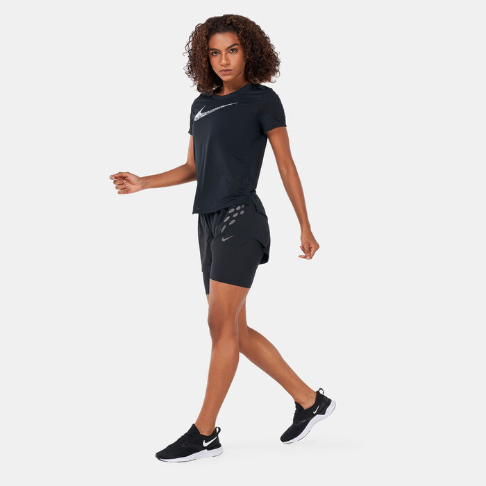 Nike Women's Swoosh Running T-Shirt Black Nike Women's Swoosh Running T-Shirt Black image number 2