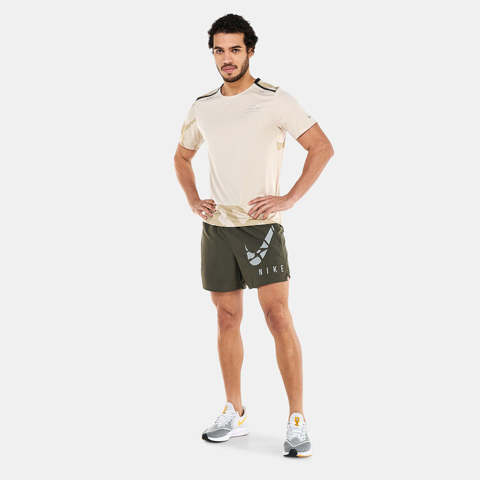 Nike Men's Dri-FIT Run Division Rise 365 Running T-Shirt Ivory Nike Men's Dri-FIT Run Division Rise 365 Running T-Shirt Ivory image number 2