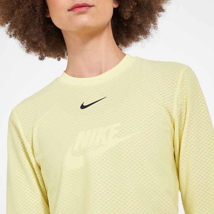 Nike Women's Sportswear Icon Clash T-Shirt yellow Nike Women's Sportswear Icon Clash T-Shirt yellow image number 3