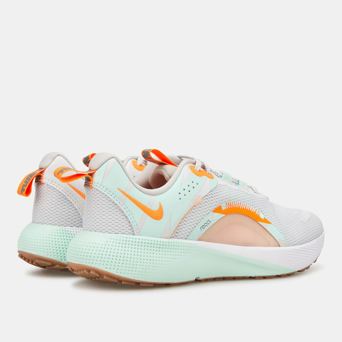 Nike Women's React Escape Run 2 Premium Running Shoe Grey Nike Women's React Escape Run 2 Premium Running Shoe Grey image number 2