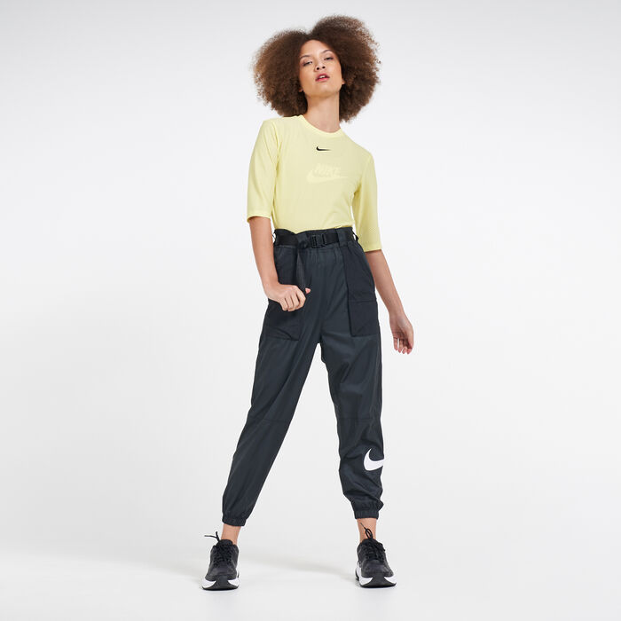 Nike Women's Sportswear Icon Clash T-Shirt yellow Nike Women's Sportswear Icon Clash T-Shirt yellow image number 2