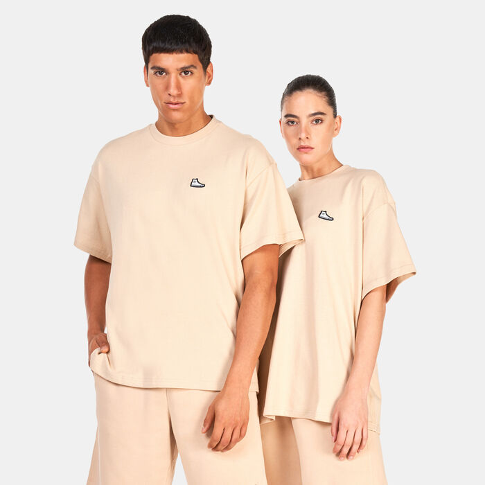 Converse Go-To Sneaker Patch T-Shirt Beige Converse Go-To Sneaker Patch T-Shirt Beige image number 0