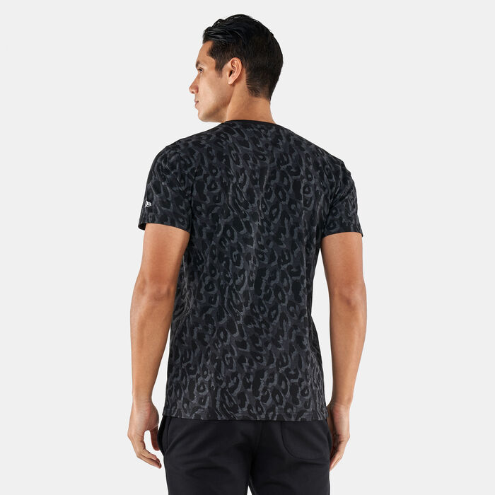 New Era Men's NBA Los Angeles Lakers Seasonal All Over Print Graphite T-Shirt Grey New Era Men's NBA Los Angeles Lakers Seasonal All Over Print Graphite T-Shirt Grey image number 1