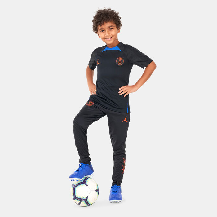 Jordan Kids' Paris Saint-Germain Dri-FIT Strike Away Football T-Shirt (Older Kids) Black Jordan Kids' Paris Saint-Germain Dri-FIT Strike Away Football T-Shirt (Older Kids) Black image number 2