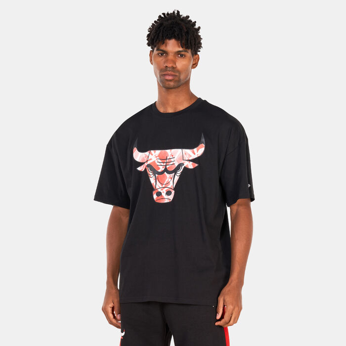New Era Men's Chicago Bulls NBA Infill Logo T-Shirt Black New Era Men's Chicago Bulls NBA Infill Logo T-Shirt Black image number 0