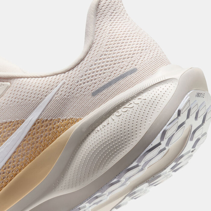 Nike Men's Pegasus 41 Road Running Shoes White image number 5