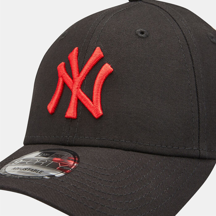 New Era Men's New York Yankees Essential Logo 9FORTY Cap Black image number 2