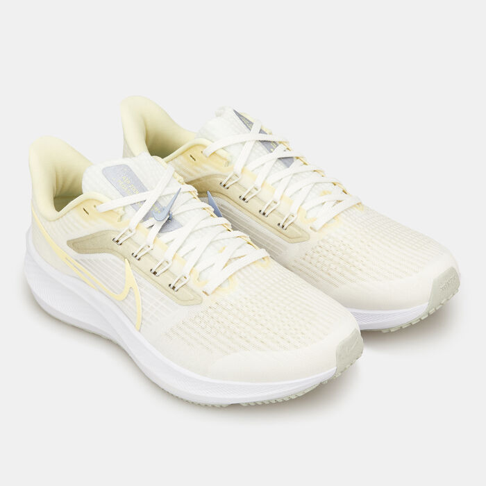 Nike Women's Air Zoom Pegasus 39 Shoe Ivory Nike Women's Air Zoom Pegasus 39 Shoe Ivory image number 1