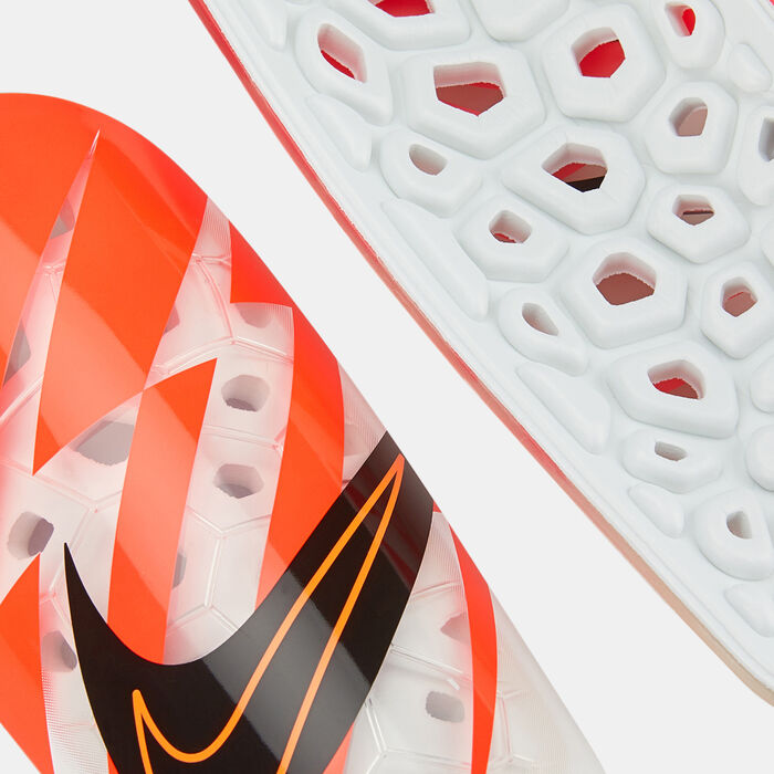 Nike Mercurial Lite CR7 Football Shin Guards Red Nike Mercurial Lite CR7 Football Shin Guards Red image number 3