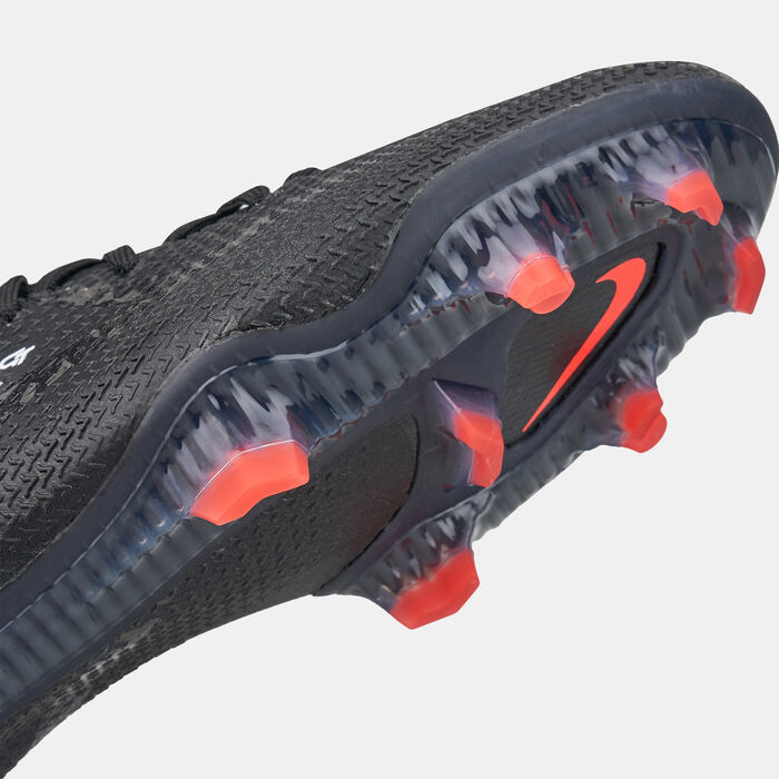 Nike Men's Phantom GT2 Elite FG Firm-Ground Football Shoe Black Nike Men's Phantom GT2 Elite FG Firm-Ground Football Shoe Black image number 4