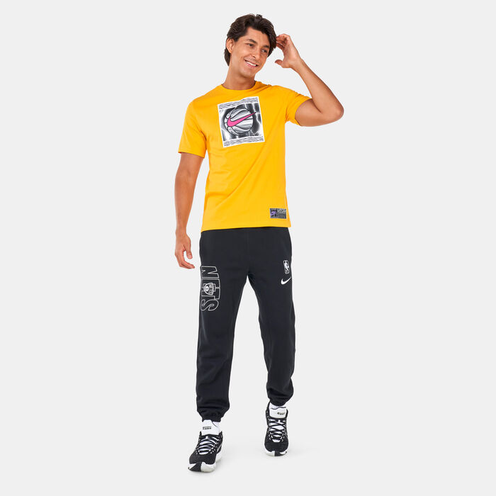 Nike Men's Energy Graphic Print T-Shirt yellow Nike Men's Energy Graphic Print T-Shirt yellow image number 2