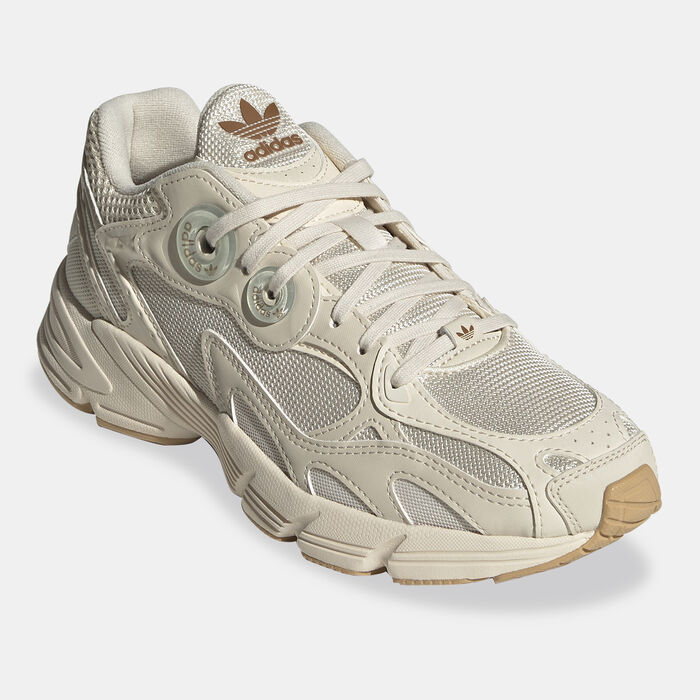 adidas Originals Women's Astir Shoes Beige adidas Originals Women's Astir Shoes Beige image number 1