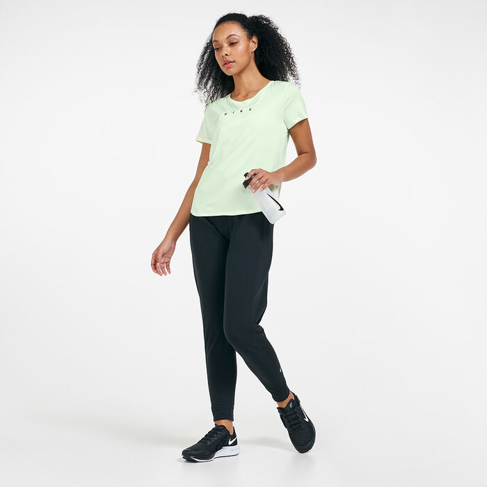 Nike Women's Swoosh Run T-Shirt Green Nike Women's Swoosh Run T-Shirt Green image number 2