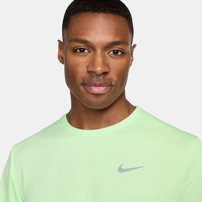 Nike Men's Miler Dri-FIT UV Running T-Shirt Green Nike Men's Miler Dri-FIT UV Running T-Shirt Green image number 3