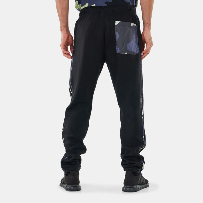 adidas Originals Men's Graphic Camo Sweatpants Black adidas Originals Men's Graphic Camo Sweatpants Black image number 1