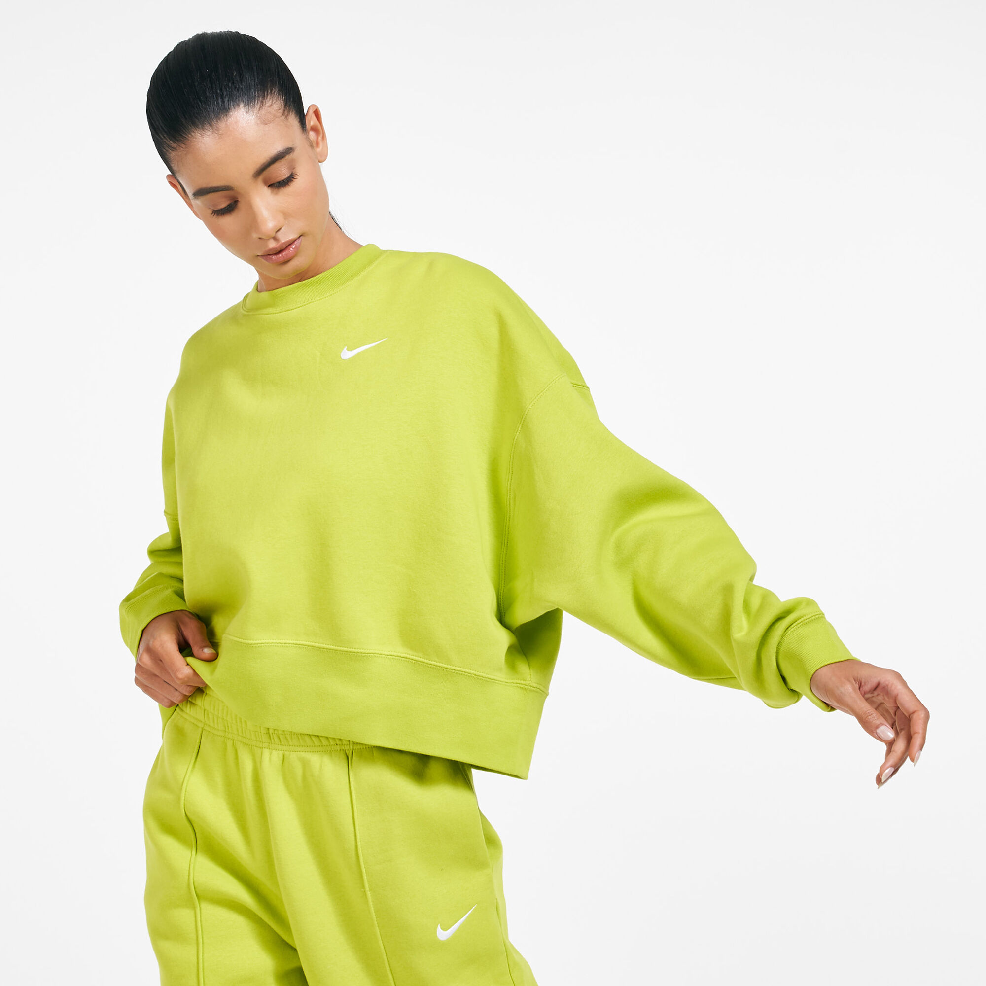 Nike sportswear essential fleece sweatshirt 2025