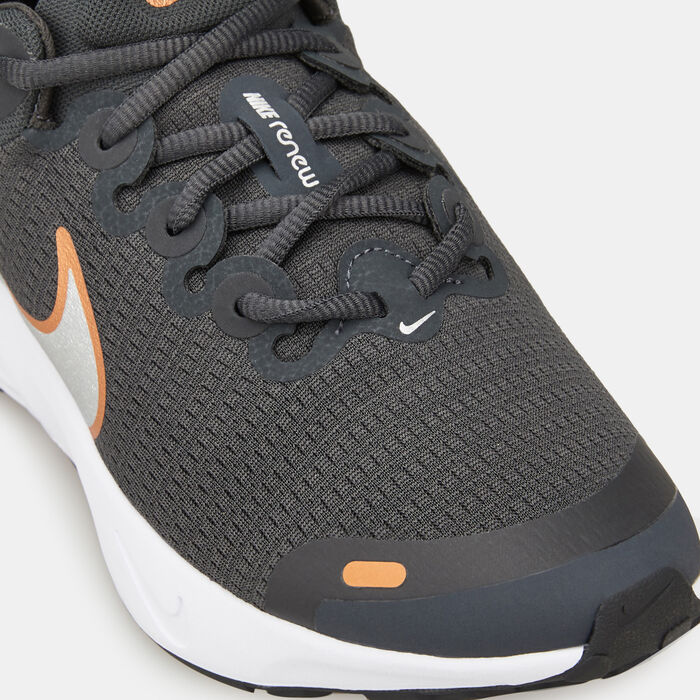 Nike Women's Renew Run 3 Road Running Shoe Black image number 4