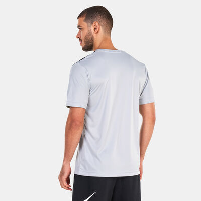 Nike Men's Sportswear Repeat T-Shirt Grey