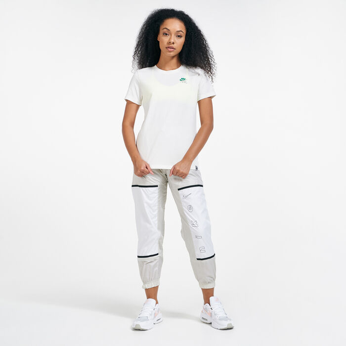Nike Women's Sportswear T-Shirt Clear Nike Women's Sportswear T-Shirt Clear image number 2