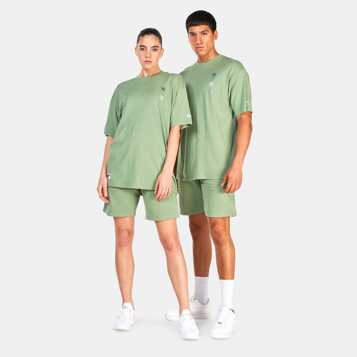 New Era New York Yankees MLB Stacked Logo Oversized T-Shirt Green New Era New York Yankees MLB Stacked Logo Oversized T-Shirt Green image number 2