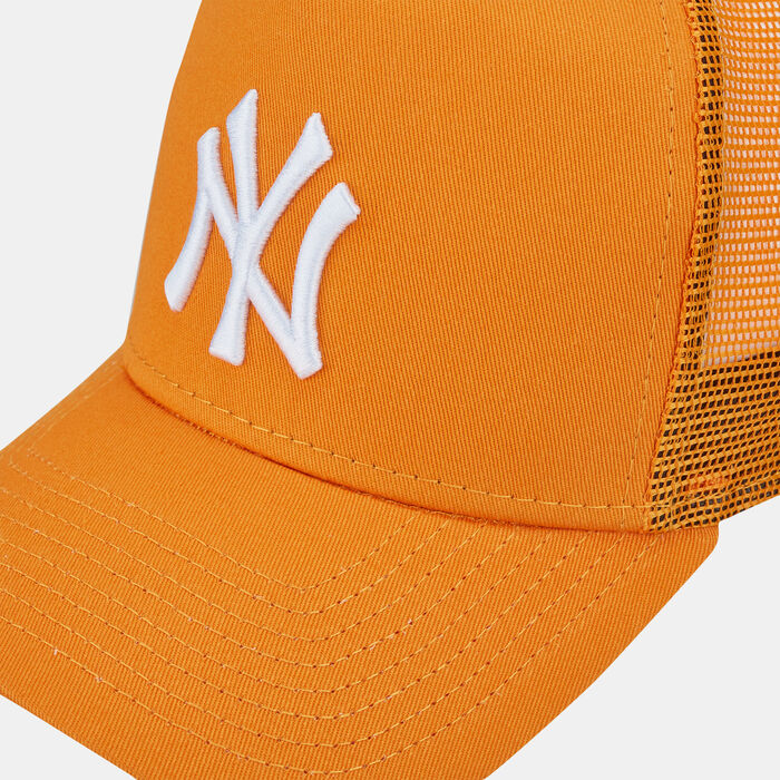 New Era Men's New York Yankees Tonal Mesh Trucker Cap Gold New Era Men's New York Yankees Tonal Mesh Trucker Cap Gold image number 2