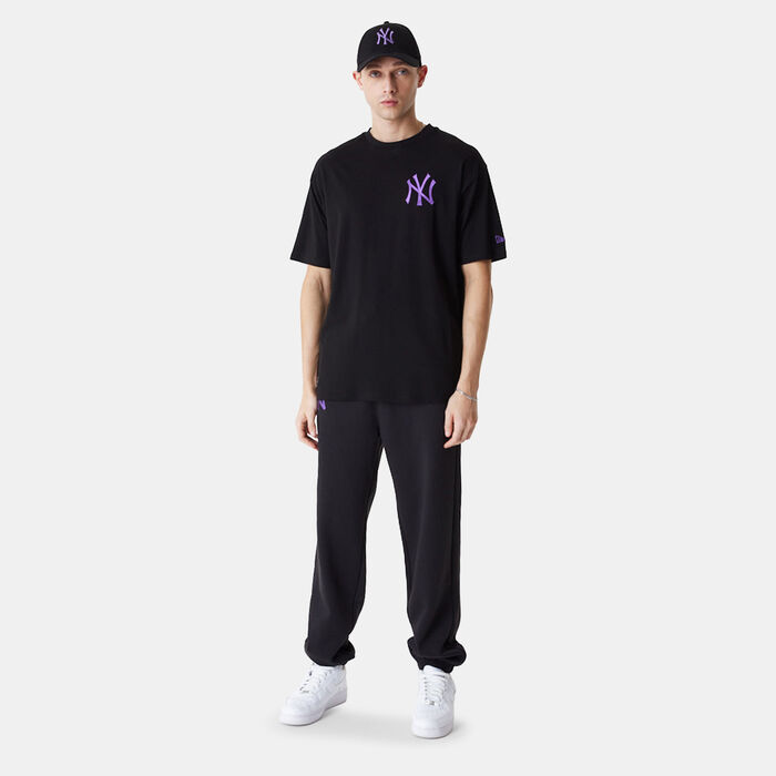 New Era Men's New York Yankees League Essentials T-Shirt Black image number 2