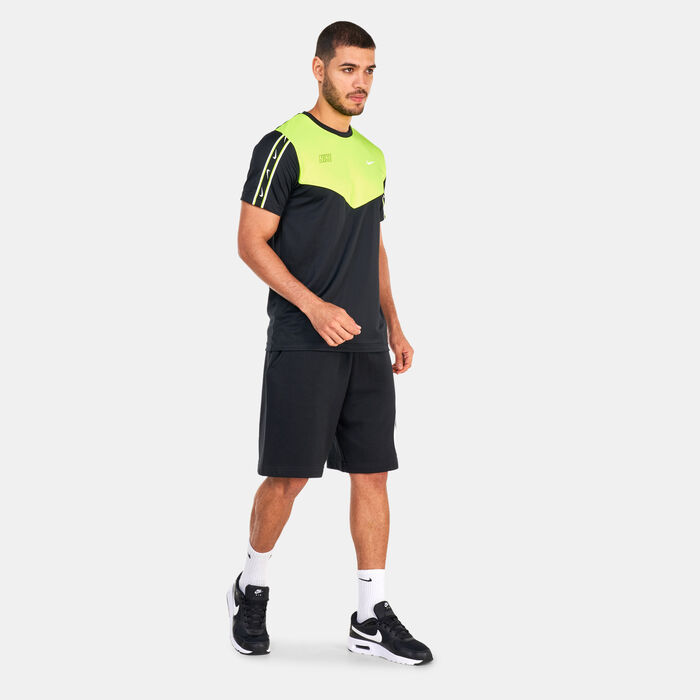 Nike Men's Sportswear Repeat T-Shirt Black Nike Men's Sportswear Repeat T-Shirt Black image number 2