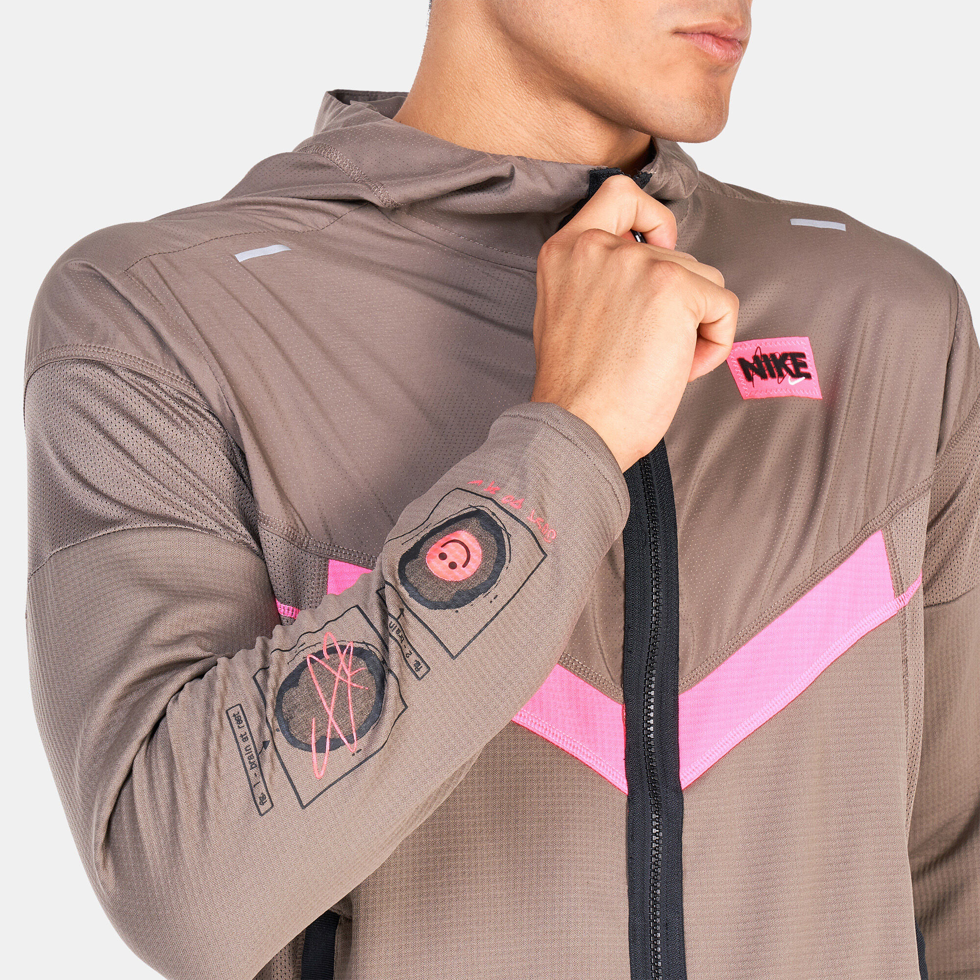 Buy Nike Men s Windrunner D.Y.E. Running Jacket Grey in Qatar SSS