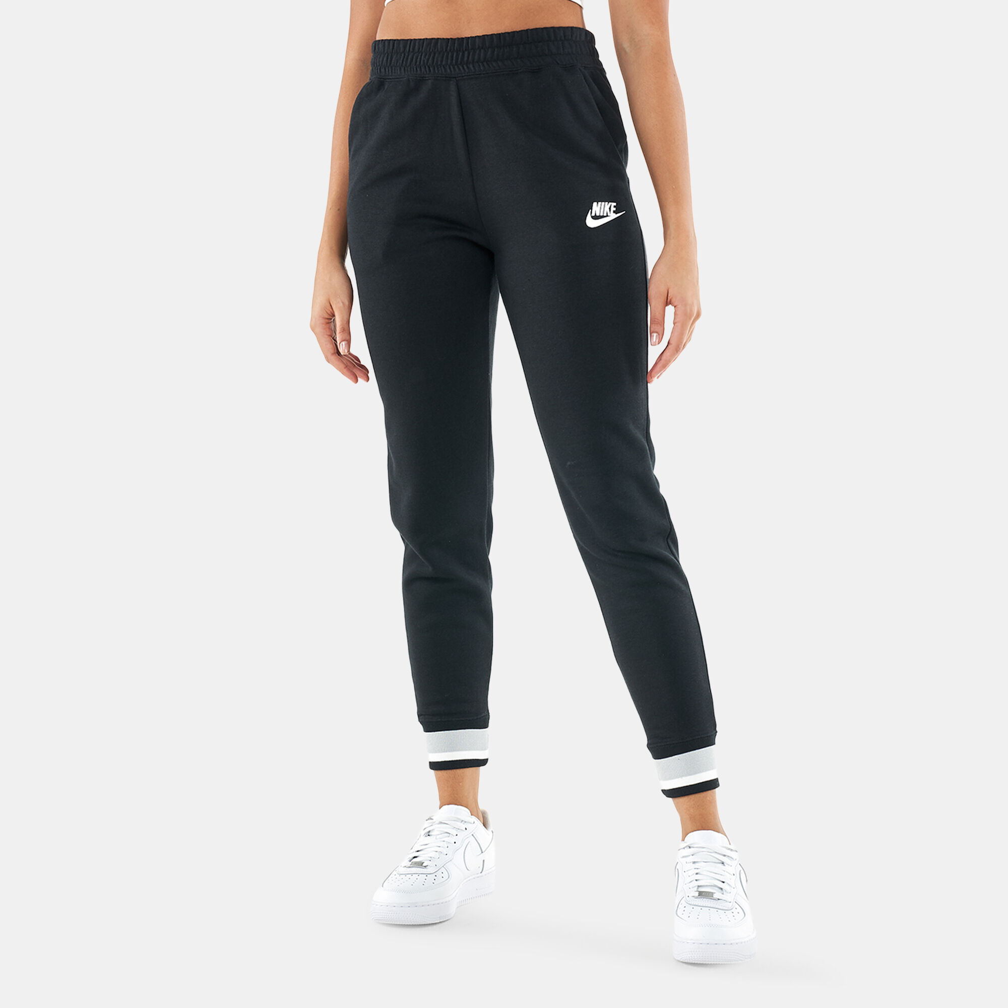 Nike sportswear heritage sweatpants sales