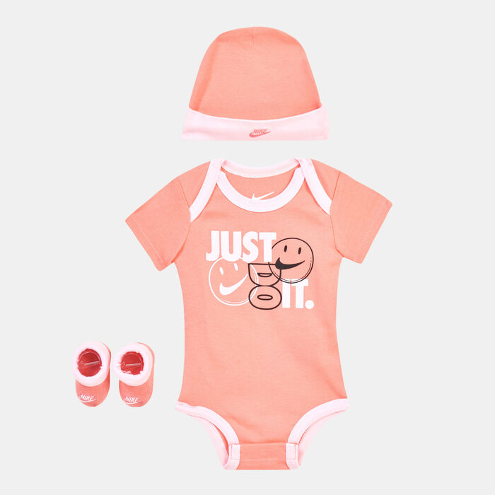 Nike Kids' Smile 4-Piece Box Blanket Set (Baby and Toddler) Pink Nike Kids' Smile 4-Piece Box Blanket Set (Baby and Toddler) Pink image number 1