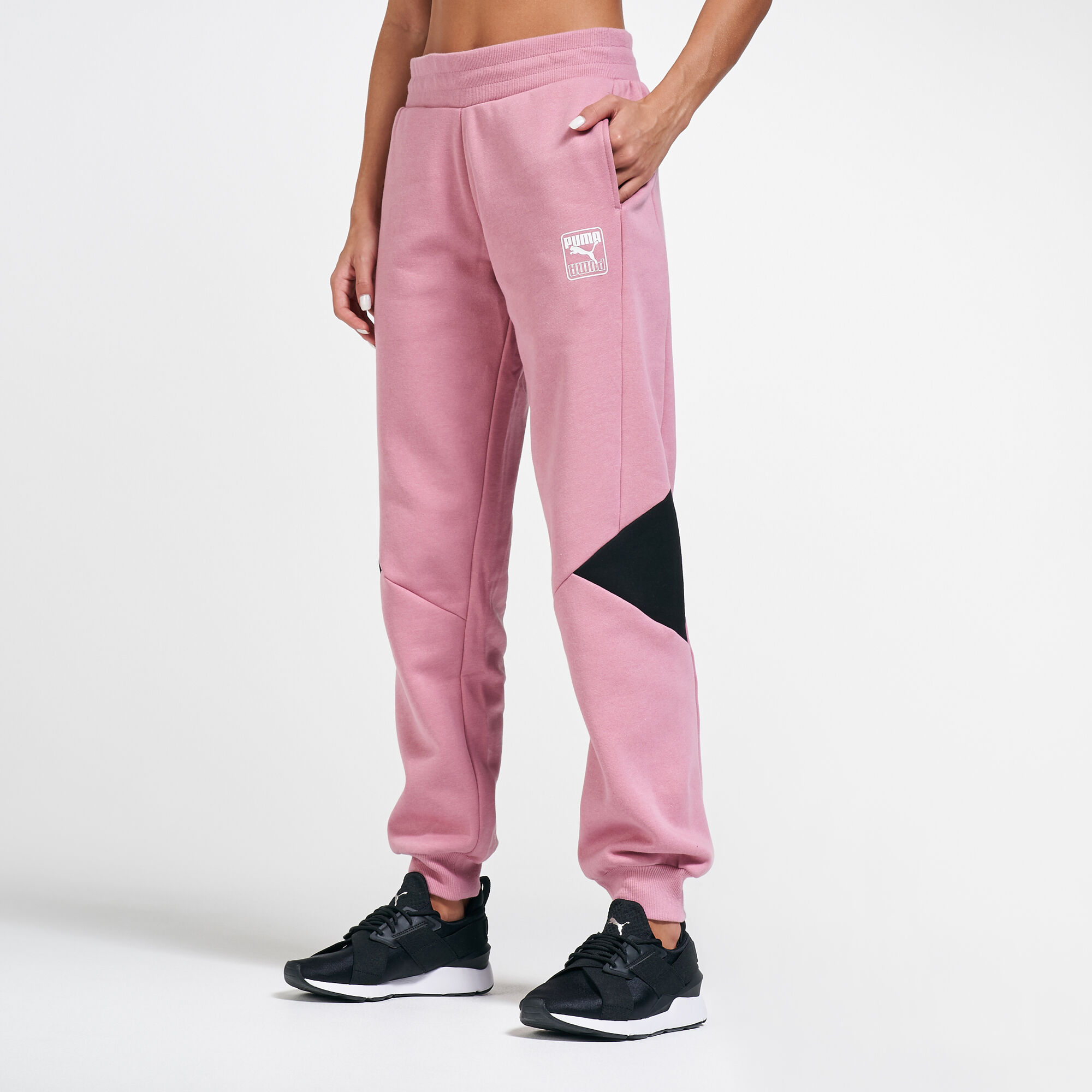 Pink rebel pumas online