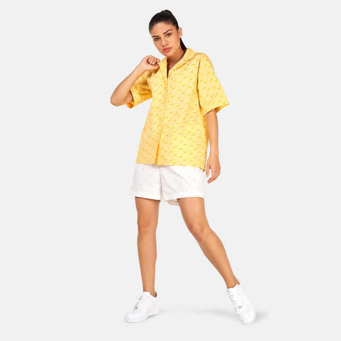 Nike Women's Sportswear Everyday Woven T-Shirt yellow Nike Women's Sportswear Everyday Woven T-Shirt yellow image number 2