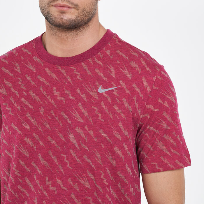 Nike Men's Dri-FIT Defect Burnout Windrunner T-Shirt Red Nike Men's Dri-FIT Defect Burnout Windrunner T-Shirt Red image number 3