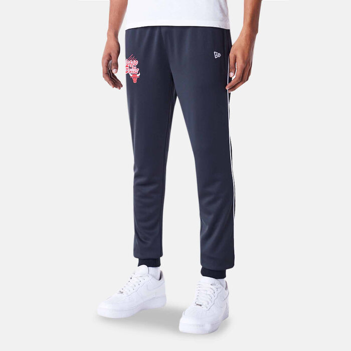 New Era Men's NBA Chicago Bulls Script Fleece Track Pants Black image number 1