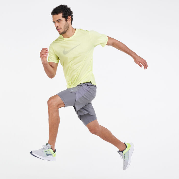 Nike Men's Dri-FIT Run Division Miler Hybrid T-Shirt yellow Nike Men's Dri-FIT Run Division Miler Hybrid T-Shirt yellow image number 2