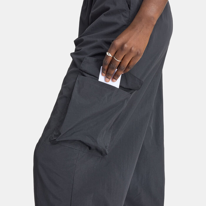 New Balance Women's Seasonal Cargo Pants Black image number 4