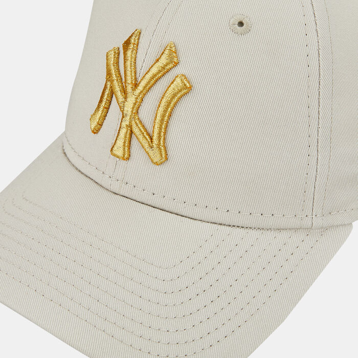 New Era Women's Metallic Logo New York Yankees 9Forty Cap Beige New Era Women's Metallic Logo New York Yankees 9Forty Cap Beige image number 2