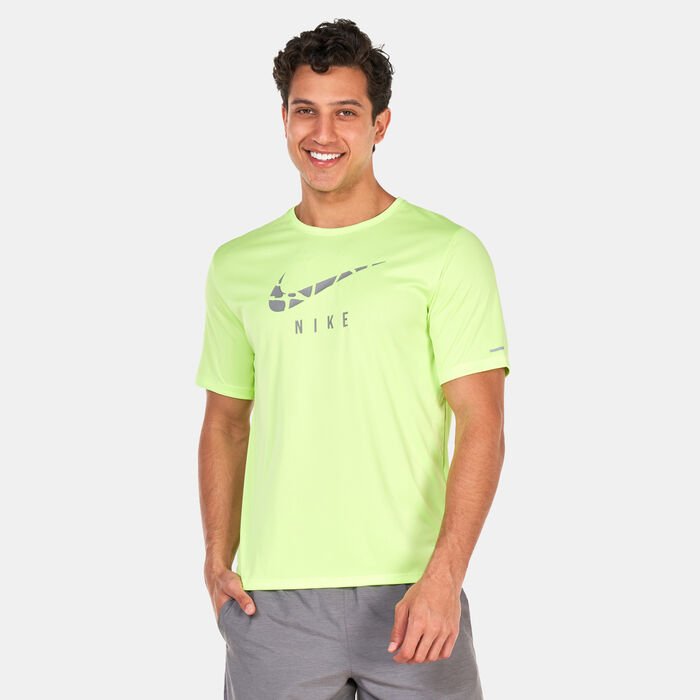 Nike Men's Dri-FIT Run Division Running T-Shirt Green Nike Men's Dri-FIT Run Division Running T-Shirt Green image number 0