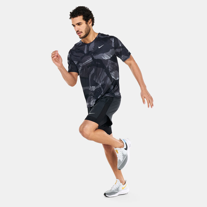 Nike Men's Dri-FIT Stride 5-inch 2-in-1 Running Shorts Black image number 2