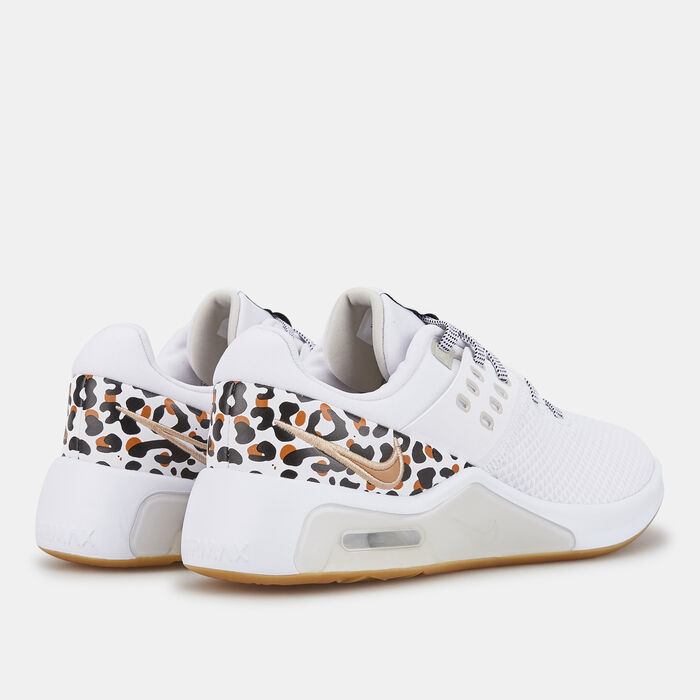 Nike Women's Air Max Bella TR 4 Premium Shoe White Nike Women's Air Max Bella TR 4 Premium Shoe White image number 2