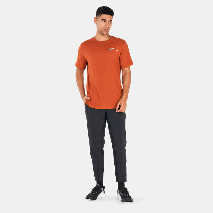 Nike Men's Dri-FIT Yoga T-Shirt Brown Nike Men's Dri-FIT Yoga T-Shirt Brown image number 2