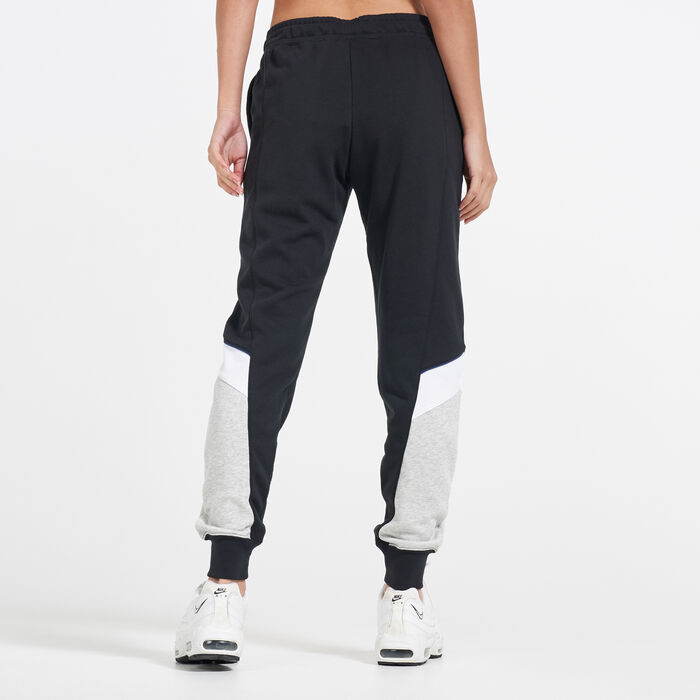 Nike Women's Sportswear Heritage Sweatpants Black Nike Women's Sportswear Heritage Sweatpants Black image number 1