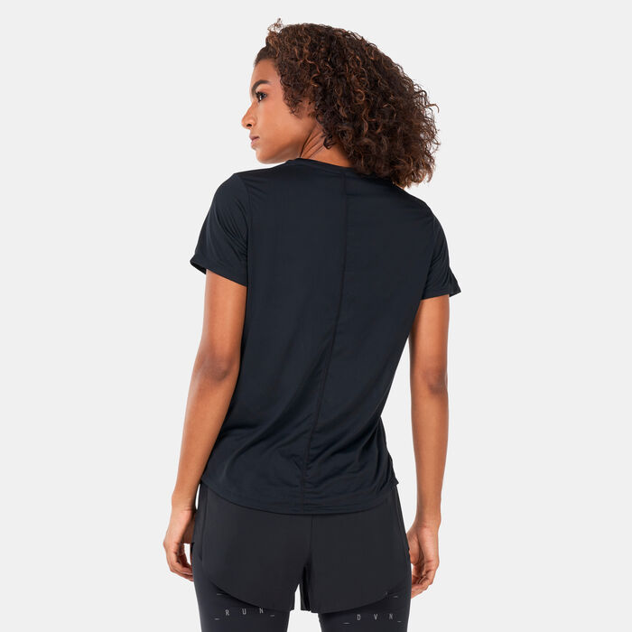 Nike Women's Swoosh Running T-Shirt Black Nike Women's Swoosh Running T-Shirt Black image number 1